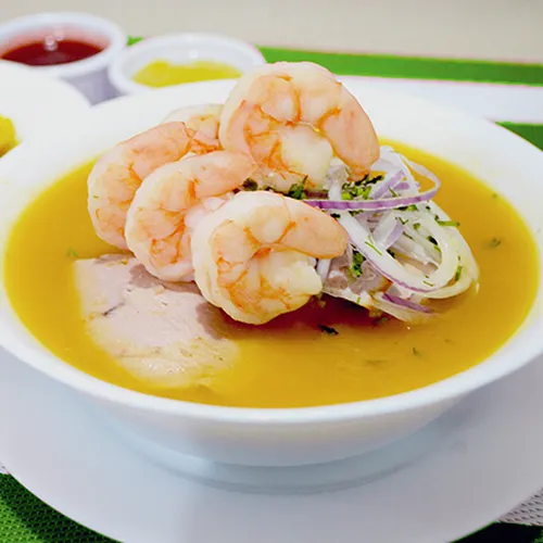 Kohlrabi-Cremesuppe mit Riesen-Garnelen