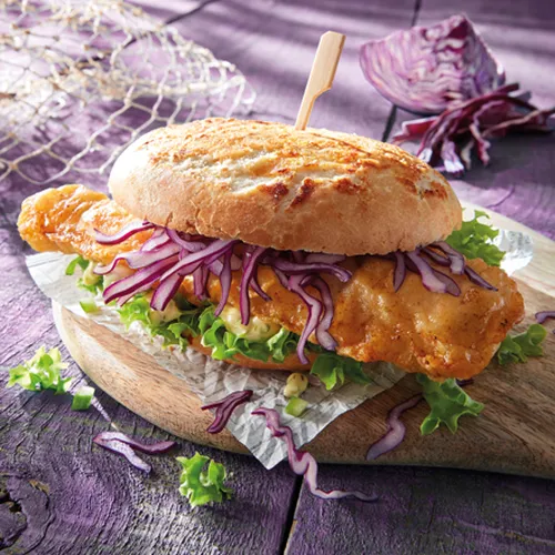 Fischburger mit Rotkohl