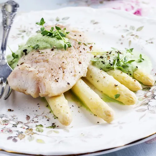 Scholle mit Spargel und Meerrettichsauce
