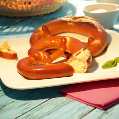 Abbildung Laugen Butter Brezel
