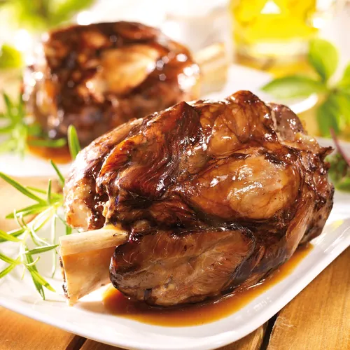 Haxen mit Biersauce und Stampfkartoffeln